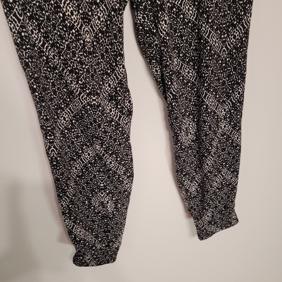 Dynamite White & Black Elastic Waist/Bottom Pants - Picture 6 of 10